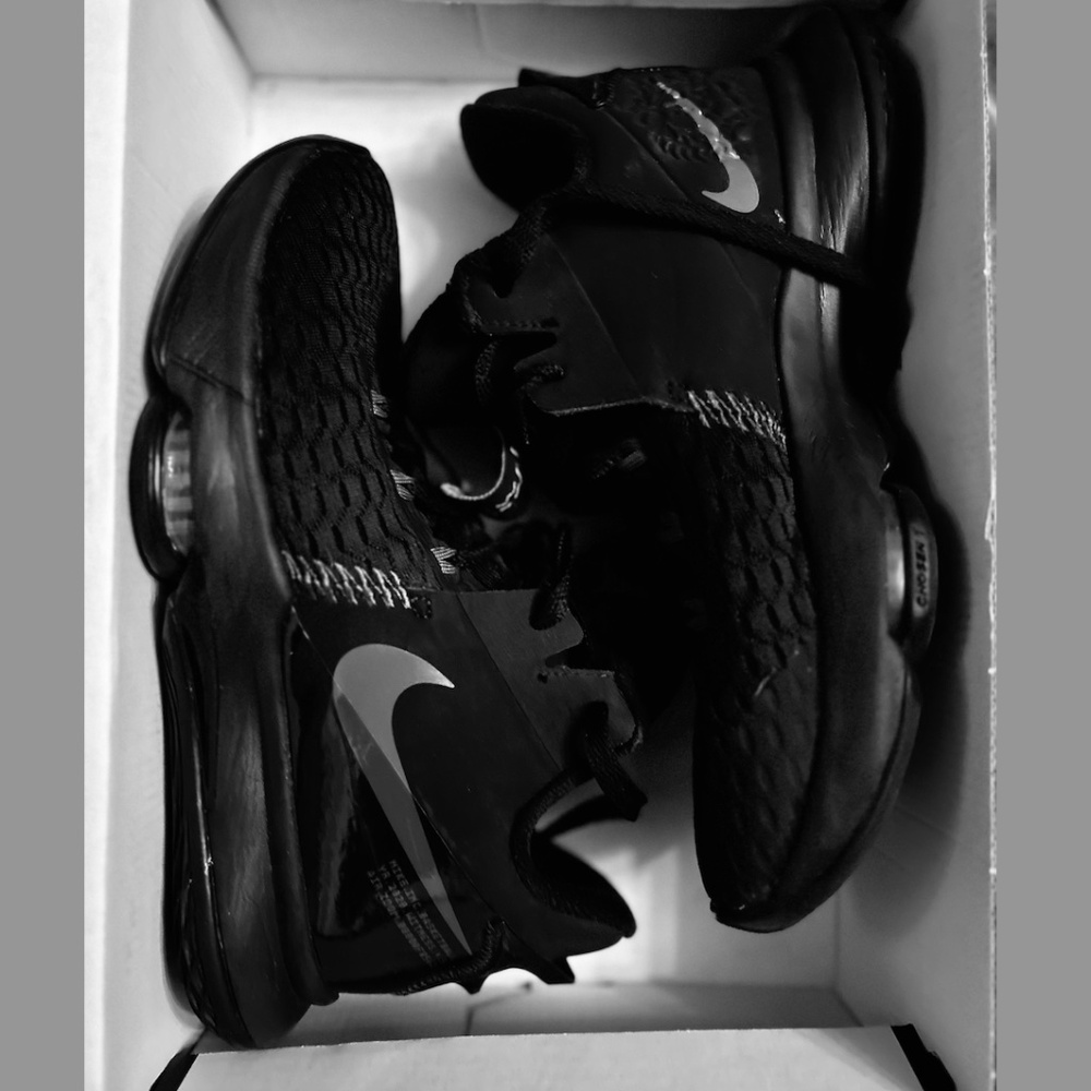 Nike LeBron Witness V, Black/Dark Grey, Size 8, Basketball Shoe - Picture 4 of 10